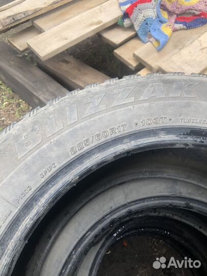 Bridgestone Blizzak Spike-01 225/60 R17