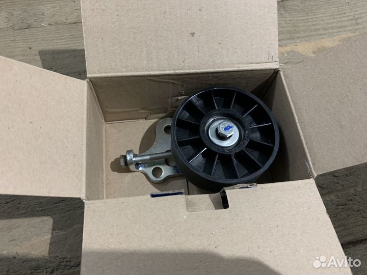 Ролик натяжной с кронштейном УАЗ