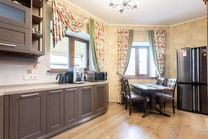 Коттедж 171,9 м² на участке 16,1 сот.