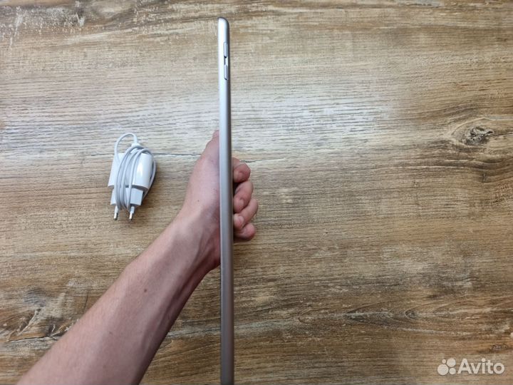 iPad 5 2017 32gb серый