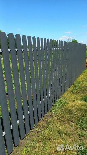 Забор из металлического штакетника