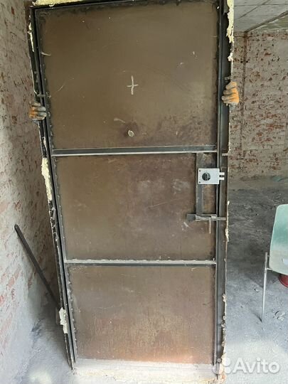 Металлическая дверь бу