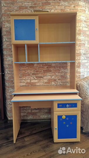 Детский письменный стол