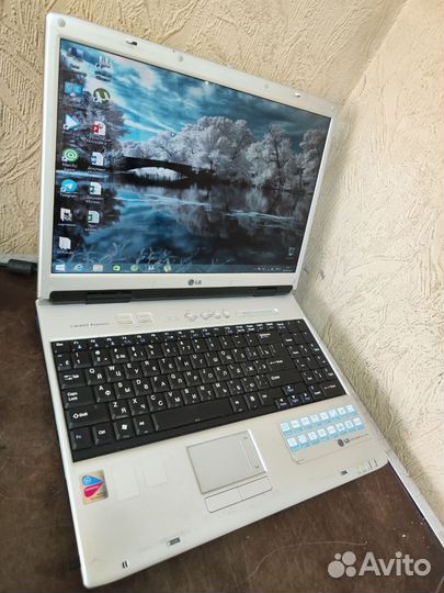 Ноутбук LG под word