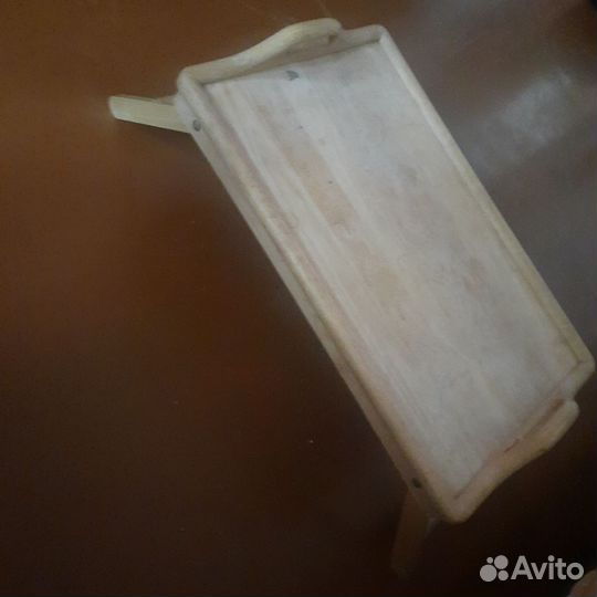 Столик в кровать