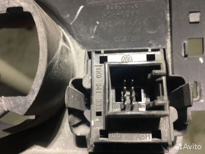 Накладка блока света Volkswagen Golf 5 Jetta 5