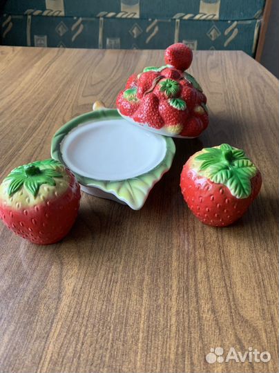 Комплект - масленка, солонка, перечница