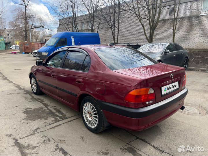 Toyota Avensis 1.6 МТ, 1999, 331 000 км