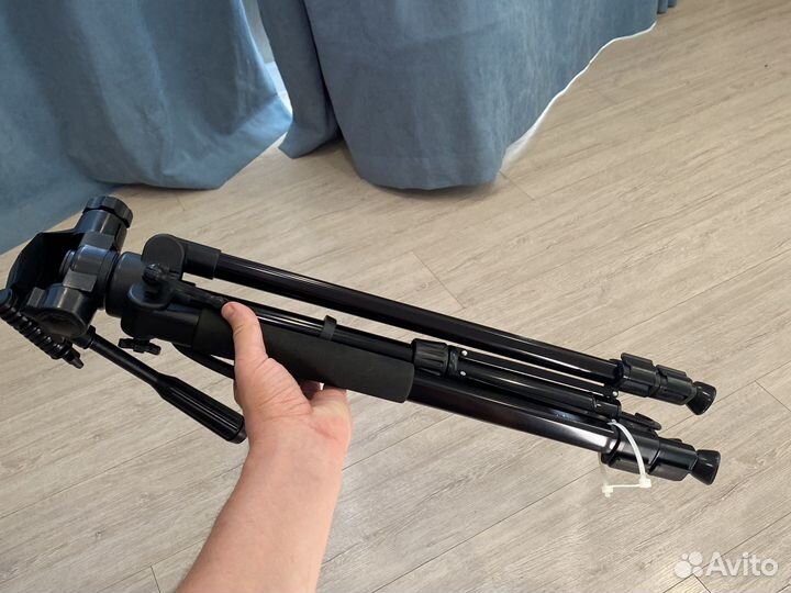 Штатив для фотоаппарата и видеокамеры