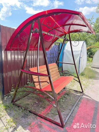 Качели с крышей