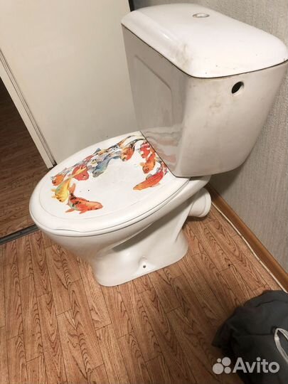 Унитаз с бачком