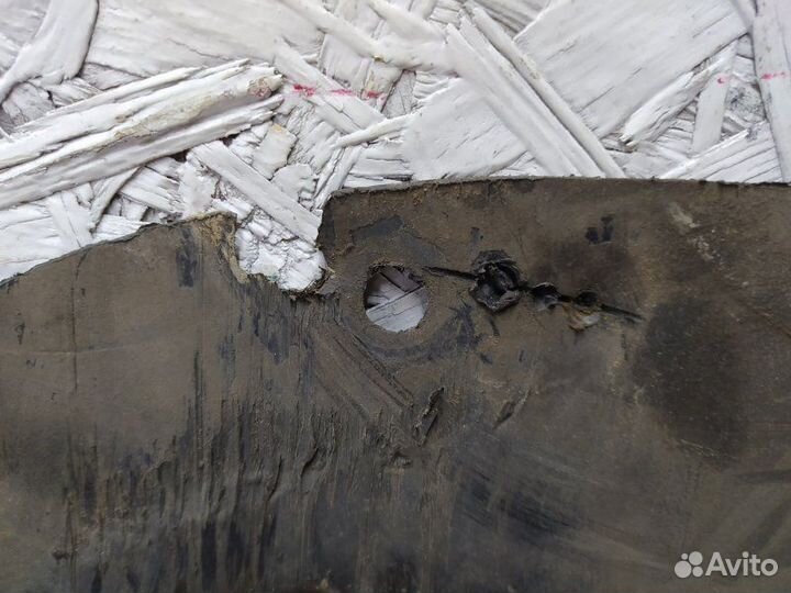 Б/У Б/У Защита двигателя Имеется трещина, дефект