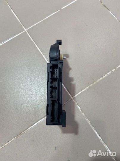 Cтеклоподъемник задний левый Porsche Cayenne