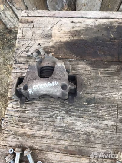 Суппорт правый Renault Sandero Stepway 2 logan 2