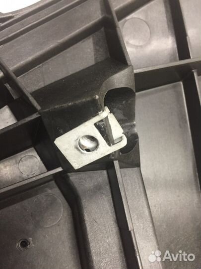 Кронштейн динамика задний левый (Jaguar XJ)