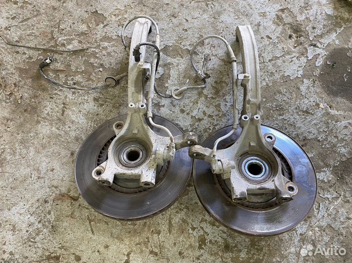 Поворотный кулак левый Hyundai Sonata 5