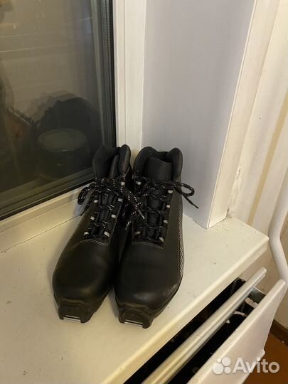 Лыжи, лыжные ботинки, палки