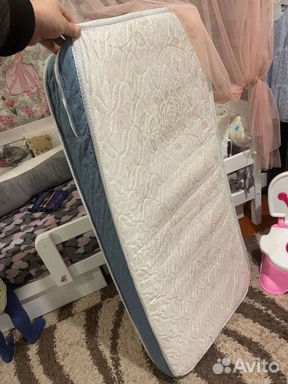 Детская кроватка с маятником и ящиком