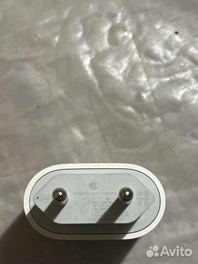 Зарядка на iPhone 20w почти новый