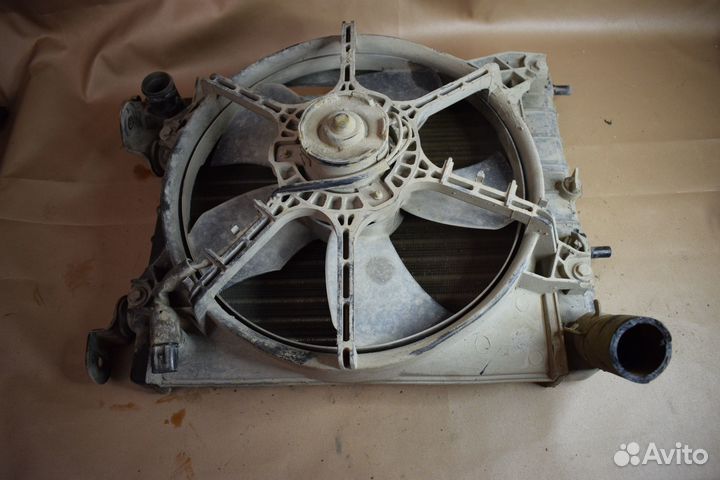 Радиатор охлаждения с вентилятором Hyundai Accent