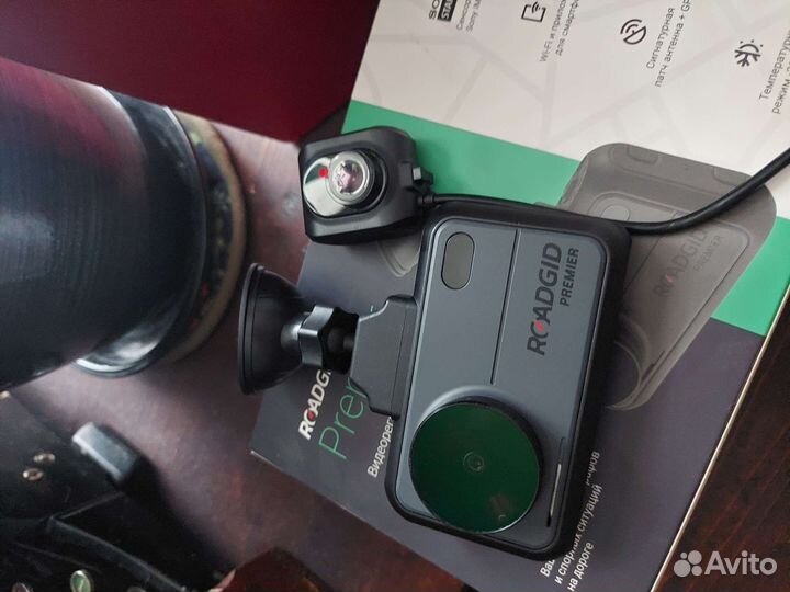 Автомобильный видеорегистратор Roadgid Premier