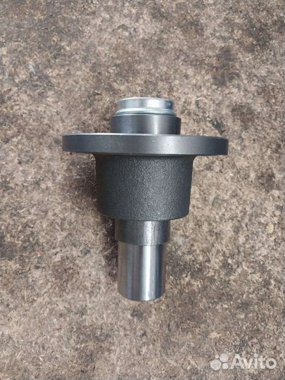 Ступичный узел для оси легкового прицепа