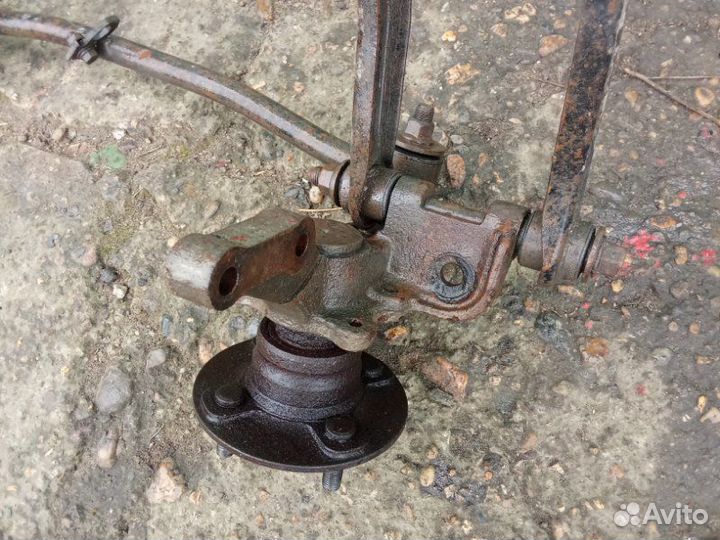 Цапфа задняя левая Hyundai Accent 2 1.5 2008