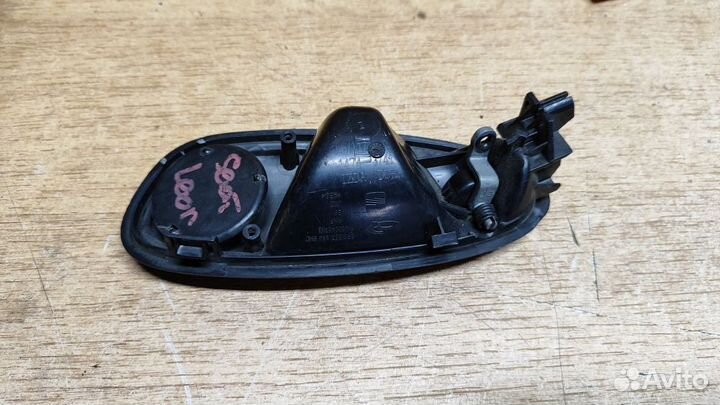 Ручка двери внутренняя правая Seat Leon 1