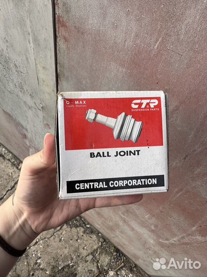 Передняя нижняя шаровая опора Tayota Corolla CE121