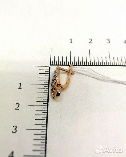 Золотые серьги с камнем