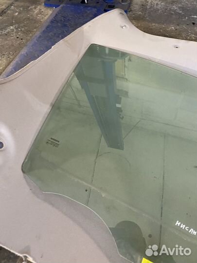 Стекло двери передней правой Nissan Note (E11) I р