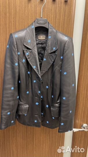 Кожаный пиджак с рисунком, 42