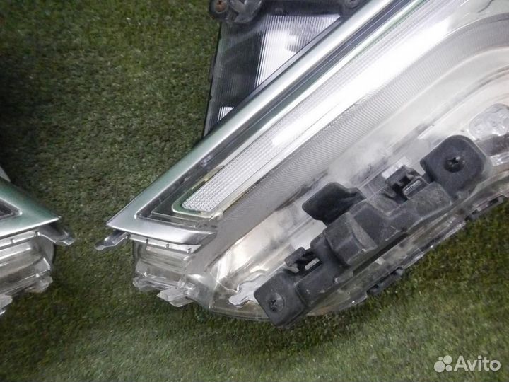 Фара передняя (комплект) Kia Carnival