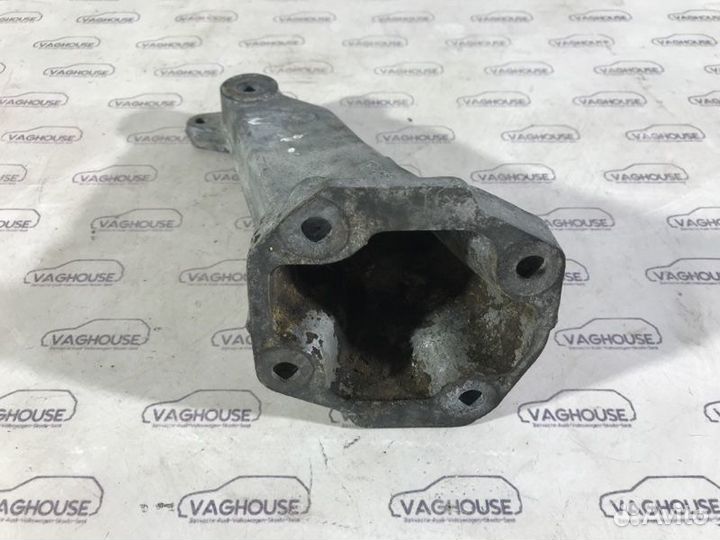 Кронштейн двигателя правый Ford Sierra 2.0 1989