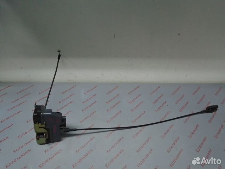 Nissan 82501-BA27A Замок задний левый