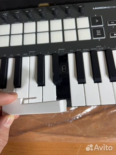Midi клавиатура novation LaunchKey Mini