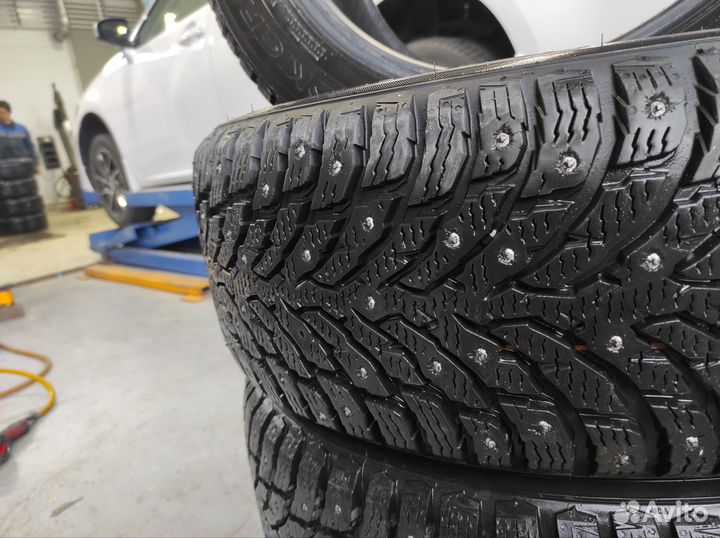 Nokian Tyres Hakkapeliitta 9 215/55 R17 98T