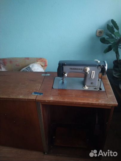 Ножная швейная машинка Чайка-2