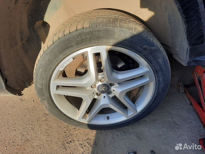 Bridgestone Blizzak LM-005 275/45 R21 110V