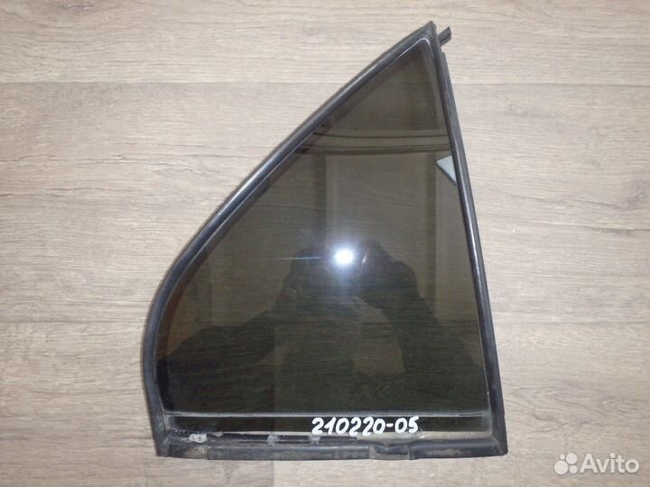 Стекло двери задней правой глухое Accent Акцент