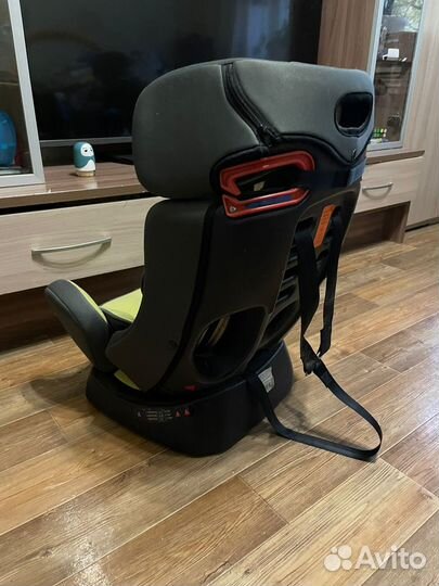 Автомобильное кресло
