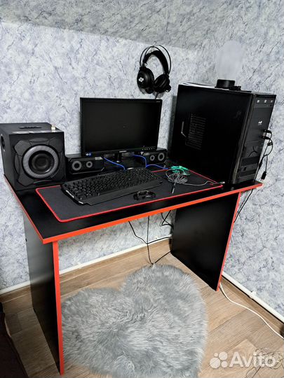 Компьютерный стол новый