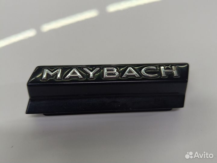 Эмблема maybach на решетку радиатора Mercedes W222