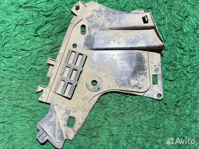 Пыльник двигателя нижний правый logan 05-14