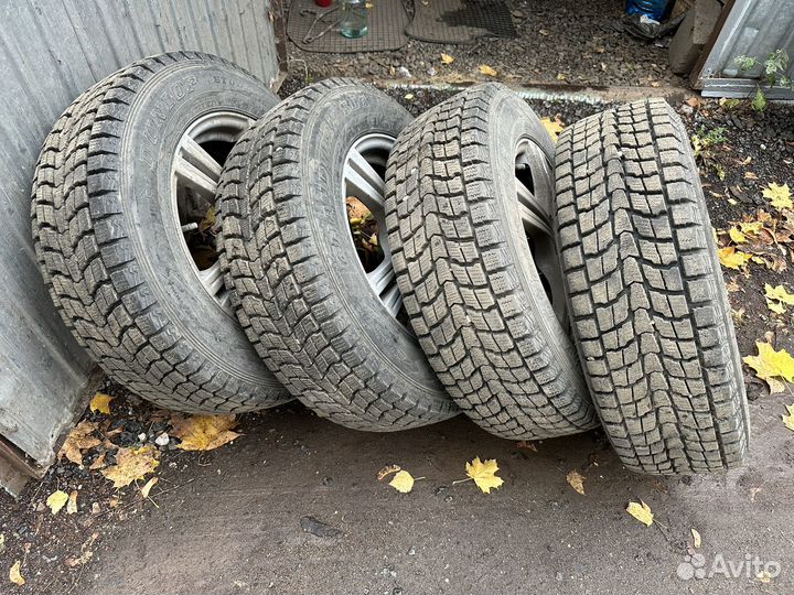 Комплект зимних колес 215/65/15