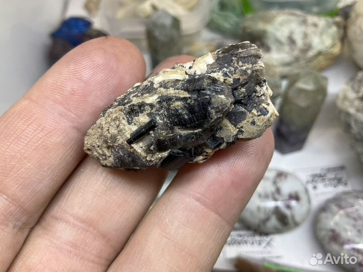 Морион в породе