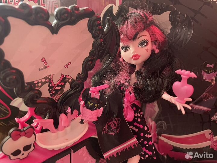 Кукла Монстер Хай набор Ванная комната Дракулауры