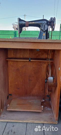 Швейная машинка механическая ножная