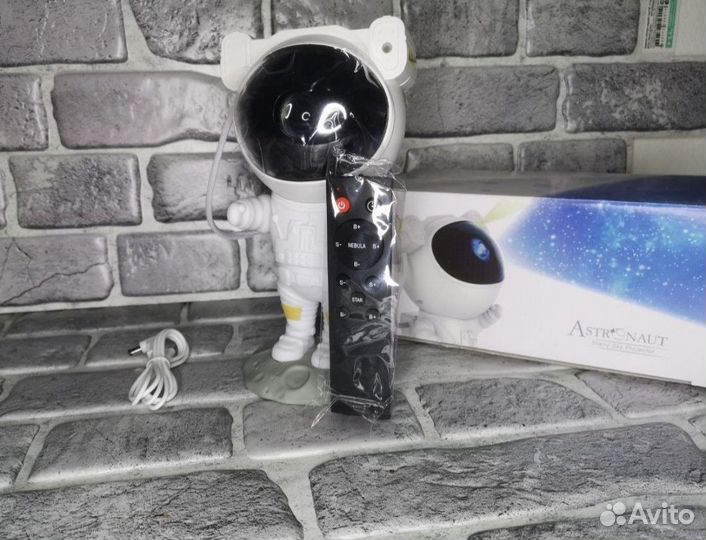 Проектор звездное небо космонавт ночник