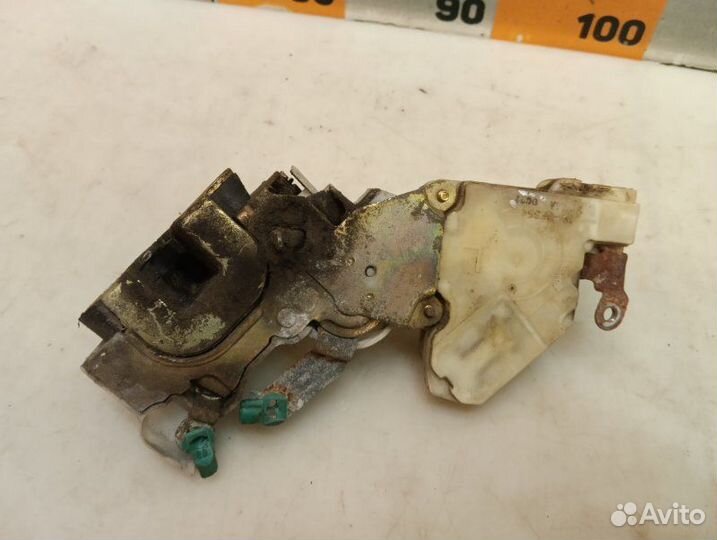 Замок двери задней правой Nissan Almera N16 1.8